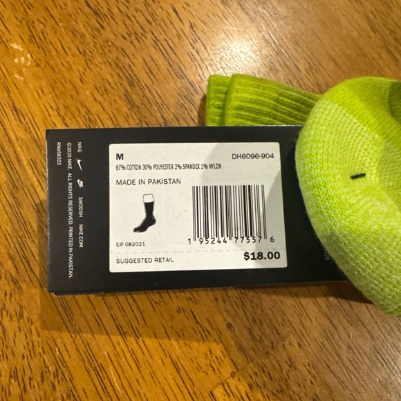 Nike Everyday Plus 2 Pair Crew Socks Volt Olive DH6096 904 Medium New With Tags - Picture 5 of 5